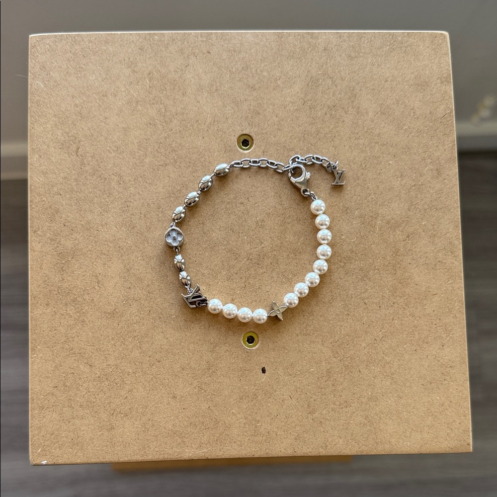 Louis Vuitton Pearl and Silver Bracelet - Picture 1 of 6
